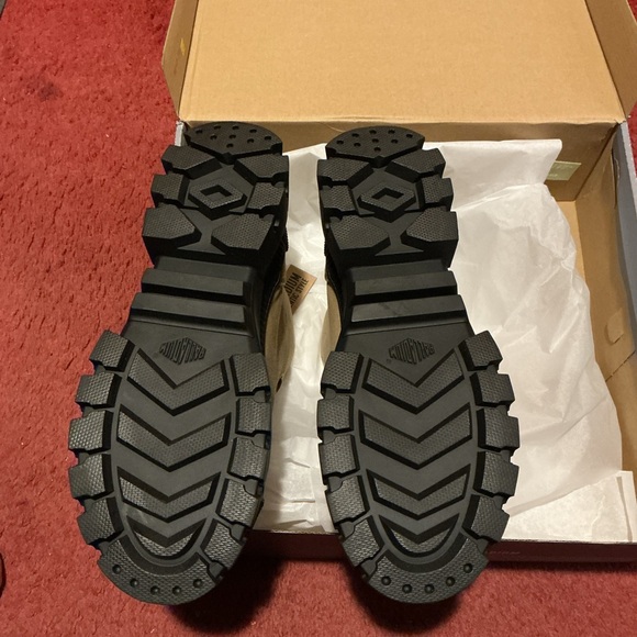 Palladium Revolt HI TX olive color shoes - Picture 2 of 7